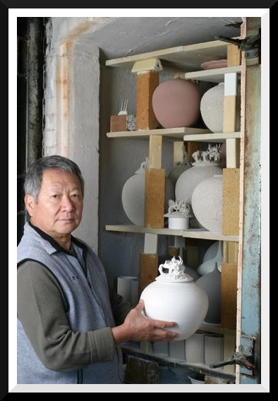 1896: CLIFF LEE, Fine celadon cabbage vase on leafy stand < Modern