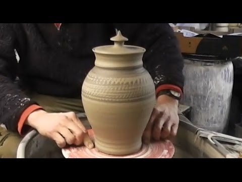 Throwing / Making a clay Pottery Cookie Jar & Lid on the Wheel