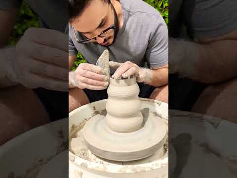 Making a ceramic bubble vase on the pottery wheel. Throwing a ceramic pot 🤍 ( #shorts )