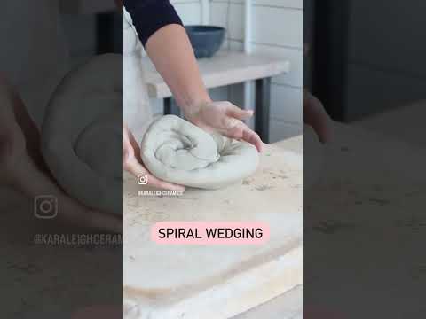 Three ways to wedge clay; slam cut wedging, spiral wedging and ram’s head wedging. #potterswheel