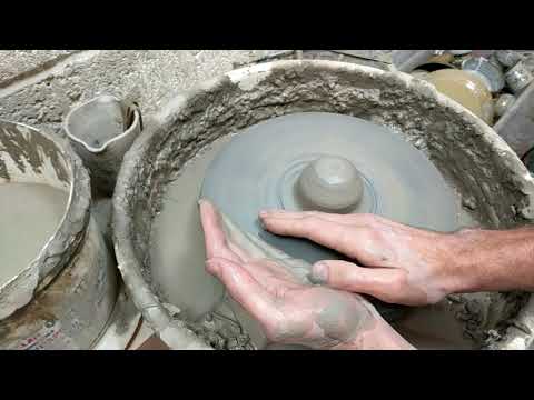 Centering clay on the wheel - The one sided method