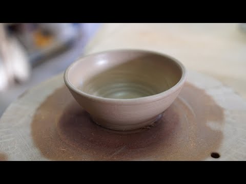 How to: Throwing a small bowl on the pottery wheel (with trimming bonus)